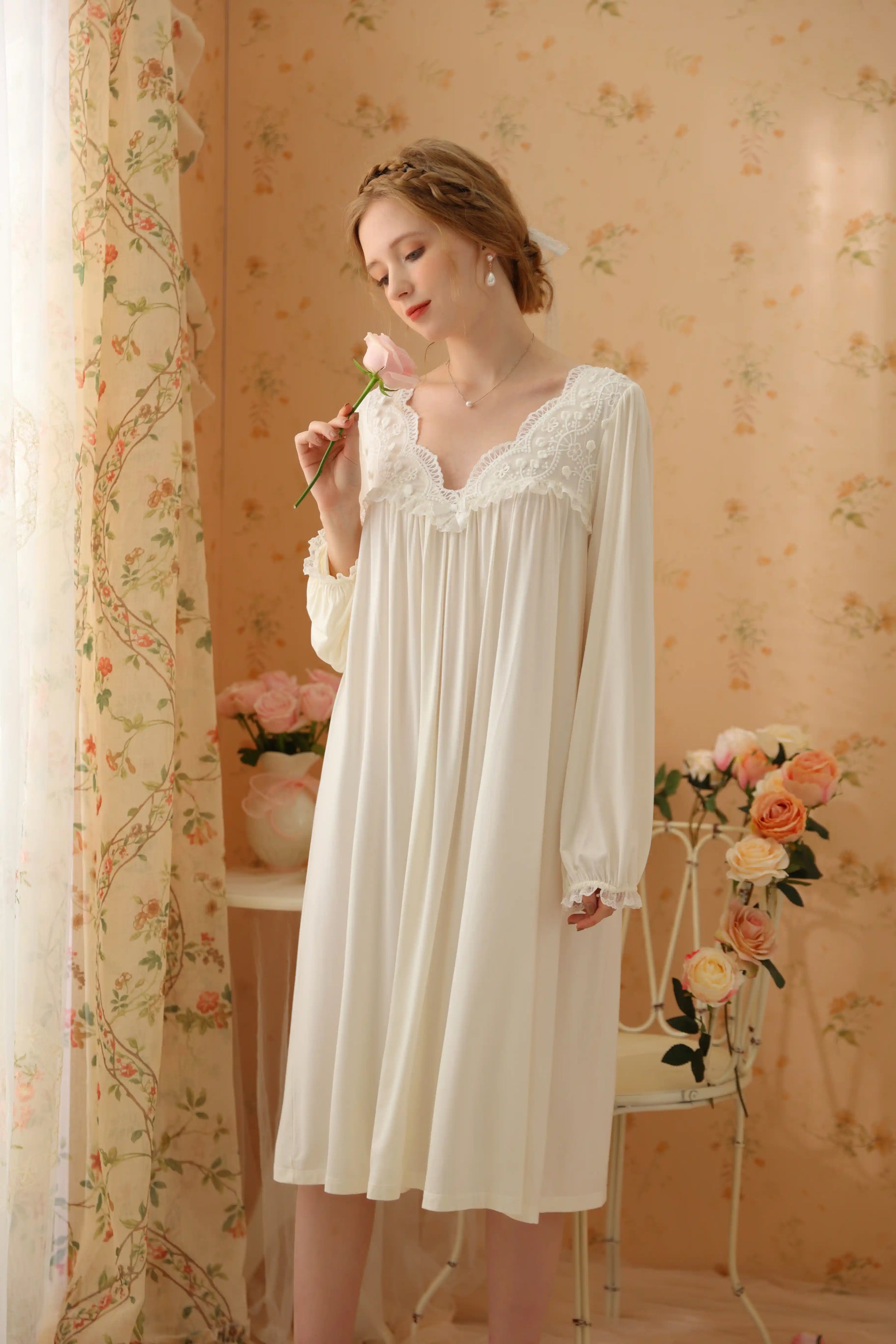 Elegant floral tulle V-neck nightgown / home wear
