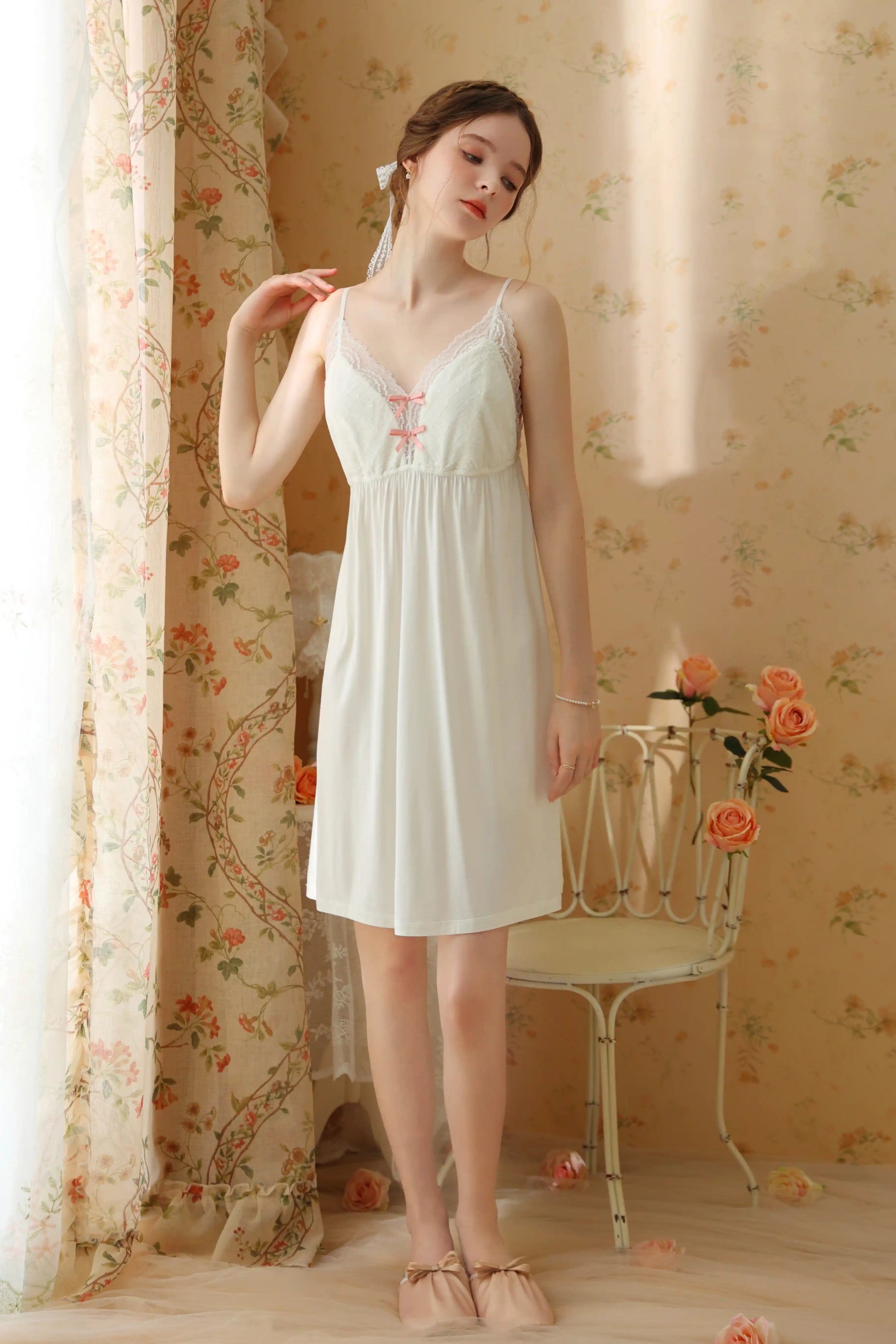 Elegant and charming V-neck suspender nightgown / home wear
