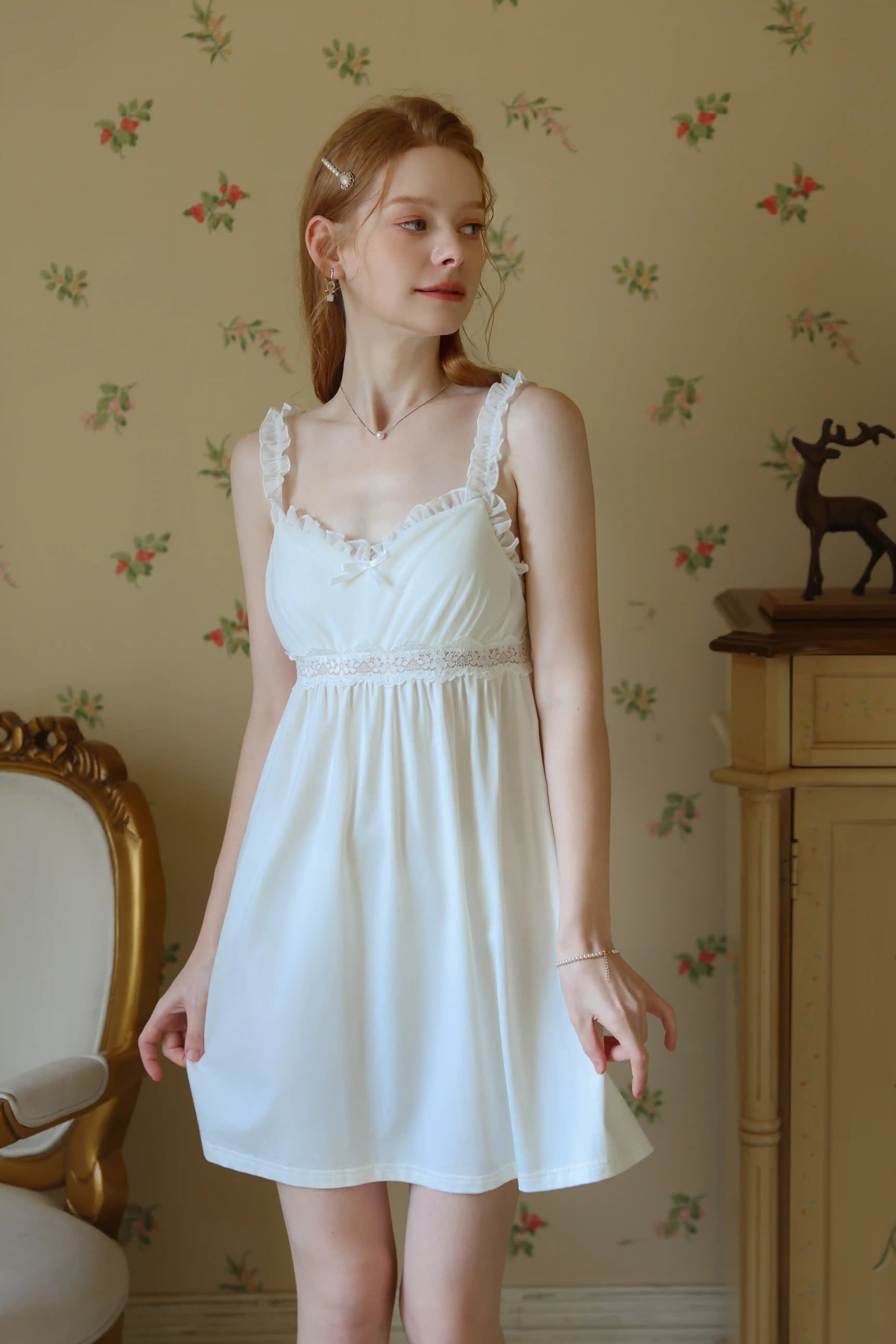 White simple sling nightgown / home wear