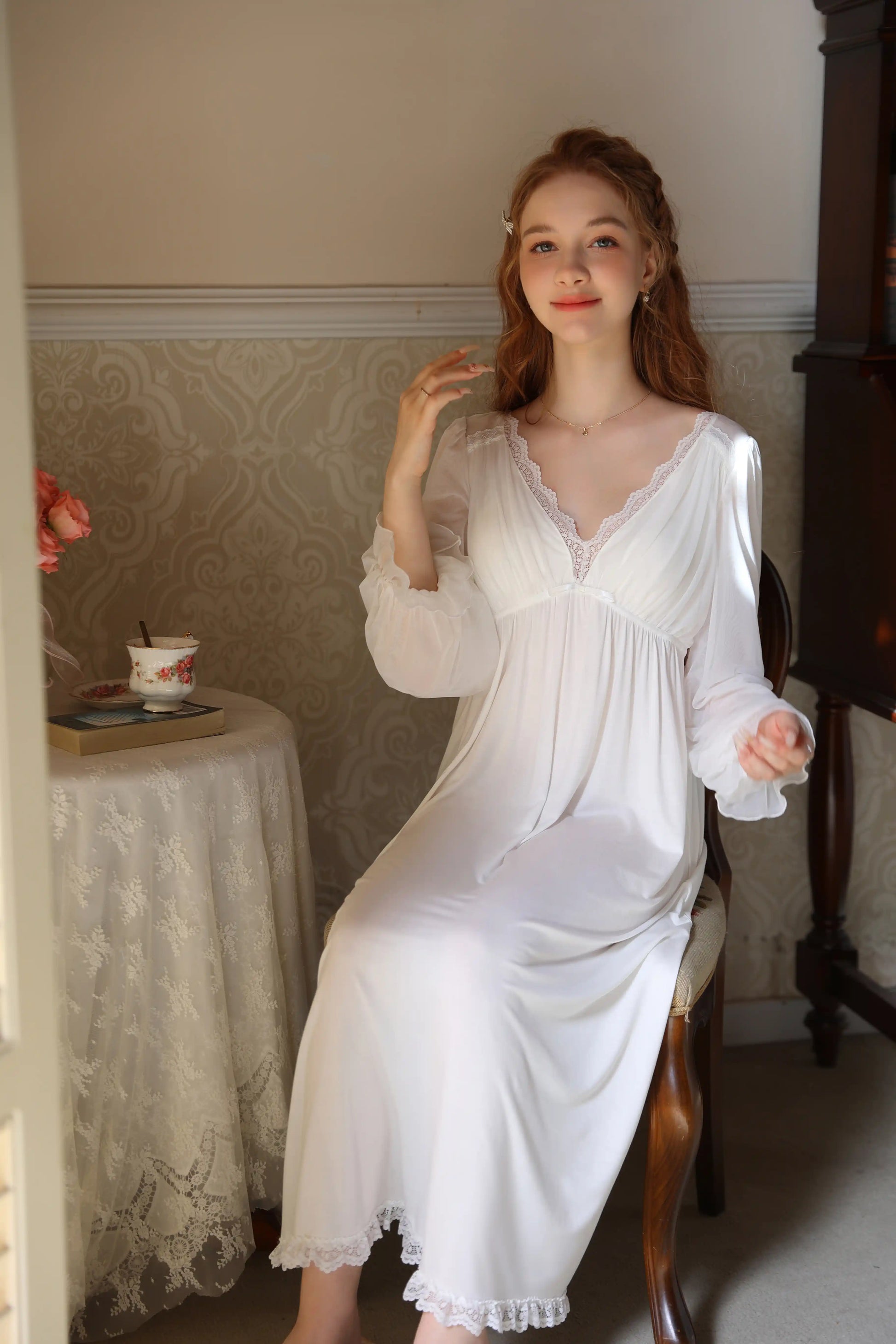 Simple and comfortable V-neck mid-length nightgown / home wear