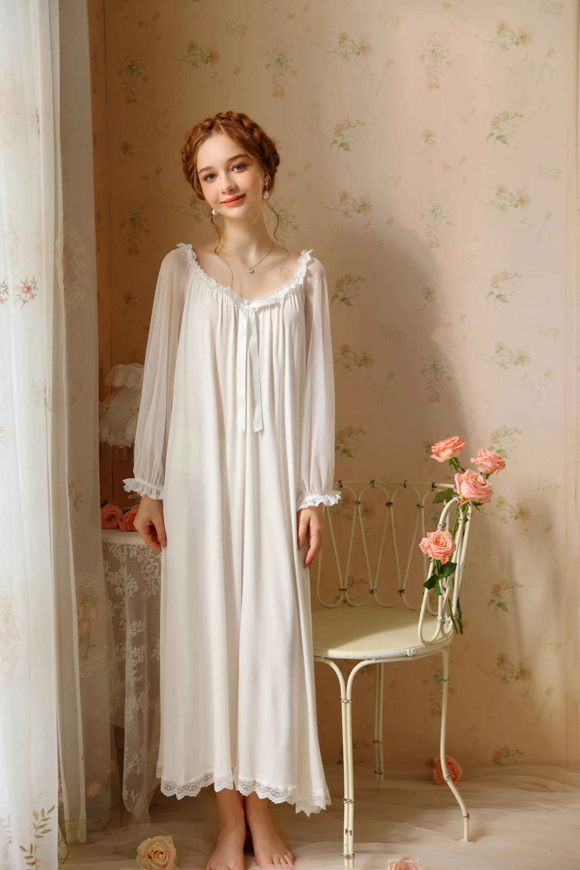 Dreamy and sweet mid-length nightgown / home wear