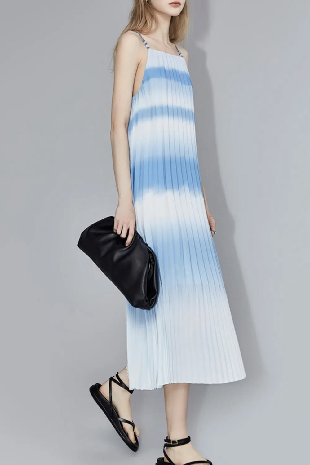 Elegant Wavy Blue Sling Midi Dress