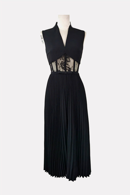 Sexy V-neck sleeveless hollow pleated dress