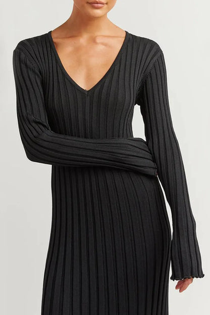 Simple casual V-neck solid color knitted midi dress